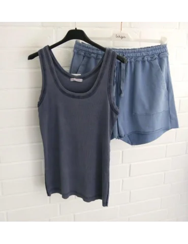 Kombination blaue Shirts mit dunkelblauem verwaschenen Ripptop