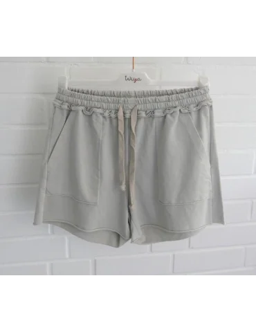 Sandfarben Damen Sweat-Shorts mit elastischem Bund und Kordelzug auf weißem Bügel