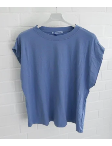 Blaues Damen T-Shirt aus weichem Baumwoll-Lyocell-Mix auf weißem Kleiderbügel