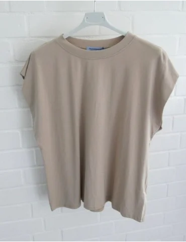 Beiges Damen T-Shirt aus weichem Baumwoll-Lyocell-Mix auf weißem Kleiderbügel