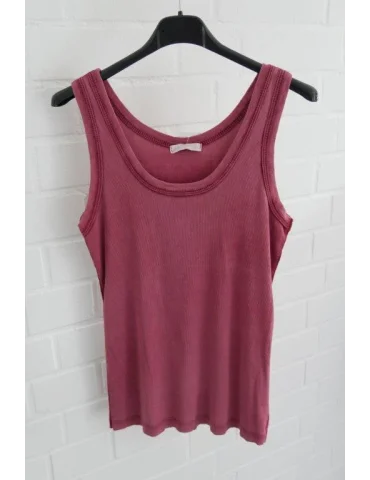 Weinrotes Damen Ripp-Tanktop mit Vintage-Waschung auf schwarzem Kleiderbügel