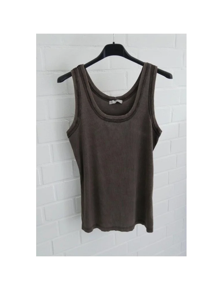 Braunes Damen Ripp-Tanktop mit Vintage-Waschung auf schwarzem Kleiderbügel