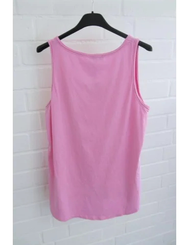Rückansicht Damen Basic Tops mit V-Ausschnitt in pink auf Kleiderbügeln