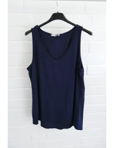 Damen Basic Tops mit V-Ausschnitt in dunkelblau auf Kleiderbügeln