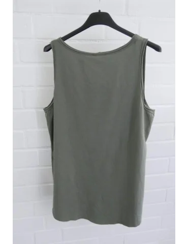 Rückansicht Damen Basic Tops mit V-Ausschnitt in oliv auf Kleiderbügeln
