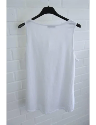 Rückansicht Damen Basic Tops mit V-Ausschnitt in weiß auf Kleiderbügeln