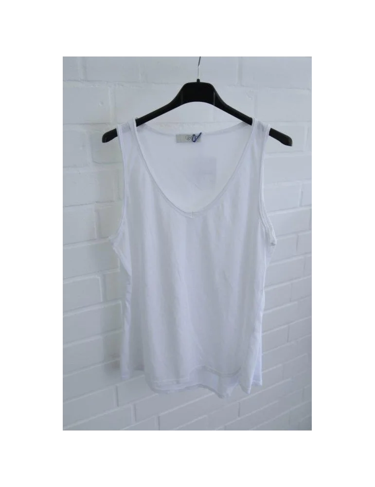 Damen Basic Tops mit V-Ausschnitt in weiß auf Kleiderbügeln