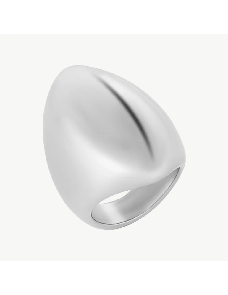 Silberfarbener Ring aus glänzendem Metall