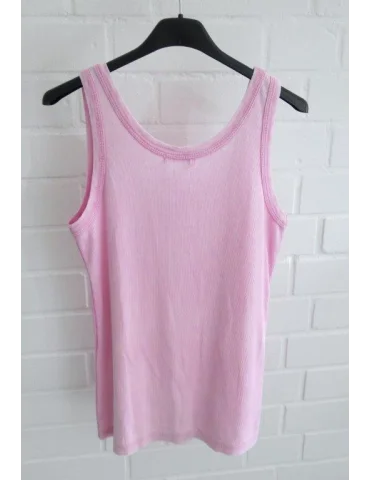 Rosefarbens Damen Ripp-Tanktop mit Vintage-Waschung auf schwarzem Kleiderbügel von hinten
