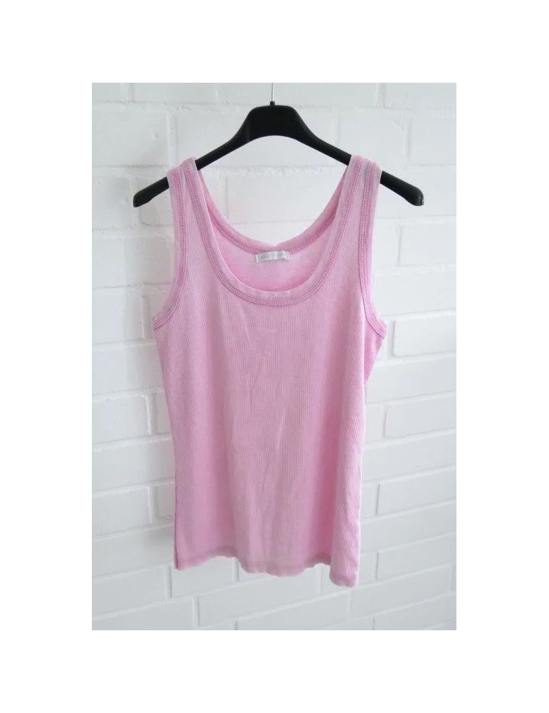 Rosefarbens Damen Ripp-Tanktop mit Vintage-Waschung auf schwarzem Kleiderbügel