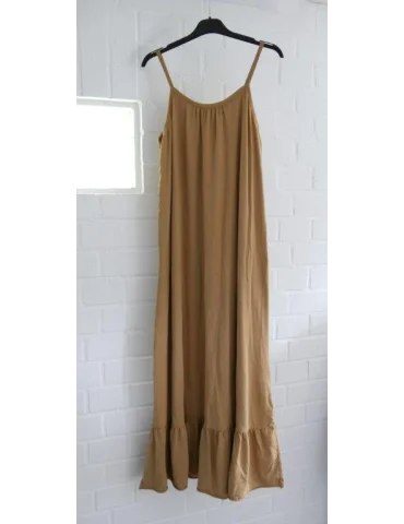 Langes, camelbraunes Sommerkleid mit schmalen Spaghettiträgern und Volantsaum