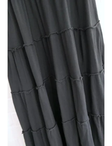 Schwarzes Maxikleid mit Volants – Luftig & Elegant.