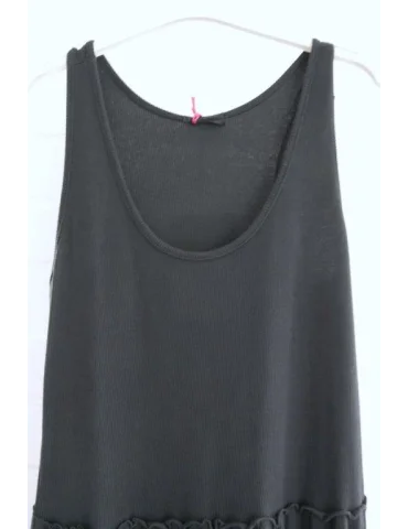 Schwarzes Maxikleid mit Volants – Luftig & Elegant.
