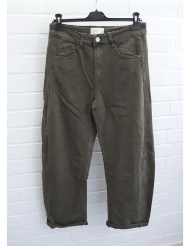Olivgrüne O-Shape Hose mit seitlichen Einsätzen