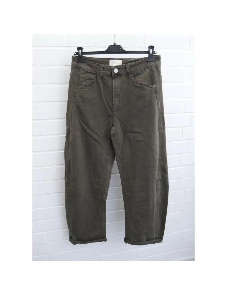 Olivgrüne O-Shape Hose mit seitlichen Einsätzen
