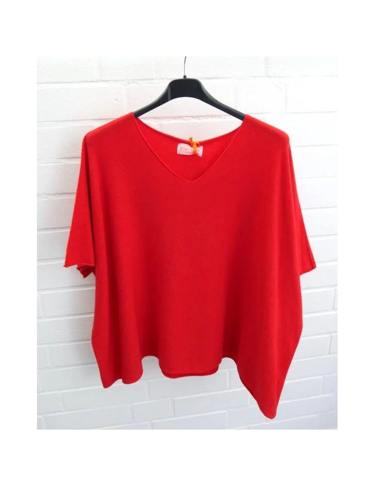Rotes Oversize-Shirt mit V-Ausschnitt und weitem Schnitt auf einem Kleiderbügel