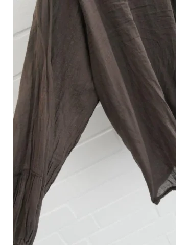 Nahuafnahme Ärmel braune Bluse