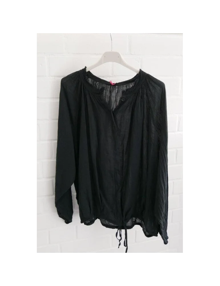 Schwarze Boho-Bluse mit Kordelzug am Saum und feinen Raffungen am Ausschnitt
