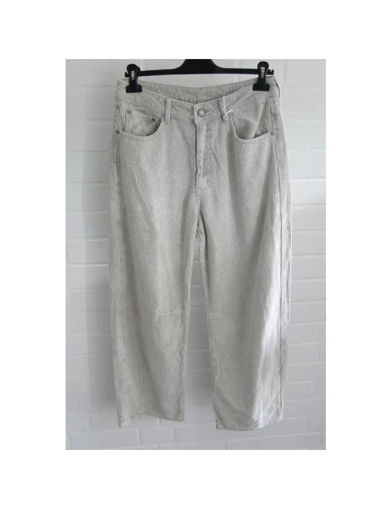 Beige Damen-Cordhose mit feiner Streifenstruktur im Straight-Leg-Schnitt auf Bügel