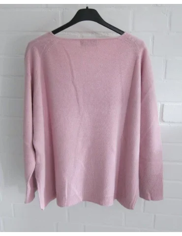 Rückansicht Weicher rosa Feinstrickpullover für Damen mit V-Ausschnitt auf einem schwarzen Kleiderbügel