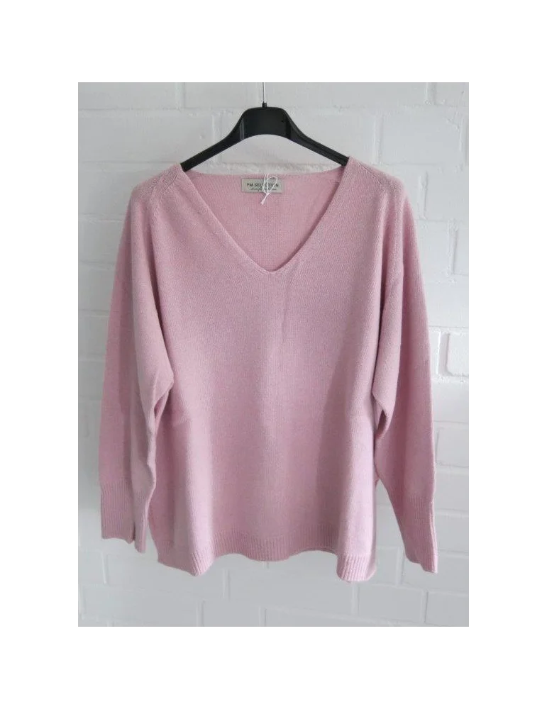 Weicher rosa Feinstrickpullover für Damen mit V-Ausschnitt auf einem schwarzen Kleiderbügel