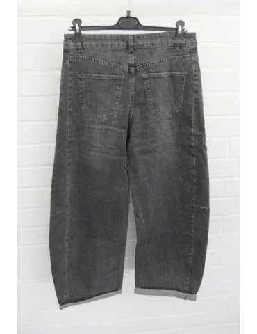 Rückansicht Grau gewaschene Barrel-Leg-Jeans für Damen mit umgekrempeltem Saum auf Bügel