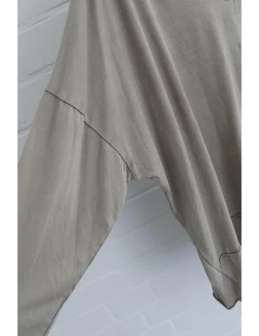 Nahaufnahme Ärmel des schlammfarbenen Longsleeves