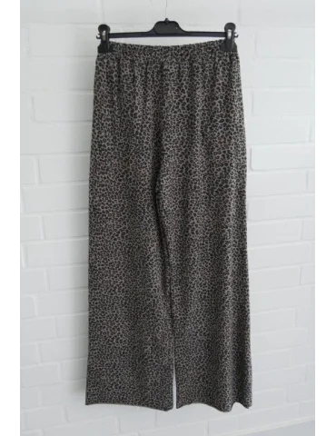 Rückansicht Marlene Jogger mit taupe/ schwarz/buntem Leo Muster auf Bügel