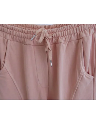 Nahaufnahme rosefarbene Jogginghose