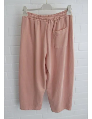 Rückansicht Altrosafarbene Damen-Sweatpants im weit geschnittenen Barrel-Leg-Style mit Kordelzug auf Bügel