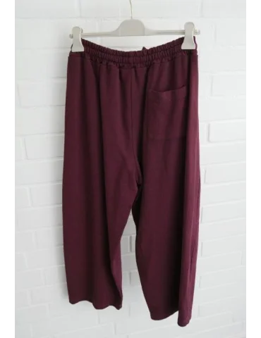 Rückansicht Weinrote Damen-Sweatpants im weit geschnittenen Barrel-Leg-Style mit Kordelzug auf Bügel