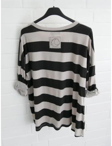 Rückansicht Gestreiftes Shirt für Damen in Schwarz und Beige mit gekrempelten Ärmeln auf Bügel
