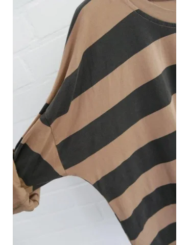 Nahaufnahme Ärmel des Streifenshirts