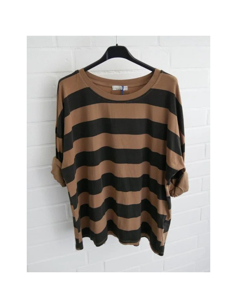 Gestreiftes Shirt für Damen in Braun und Camel mit gekrempelten Ärmeln auf Bügel