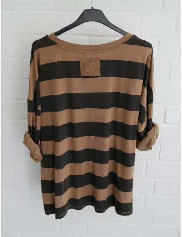 Rückansicht Gestreiftes Shirt für Damen in Braun und Camel mit gekrempelten Ärmeln auf Bügel