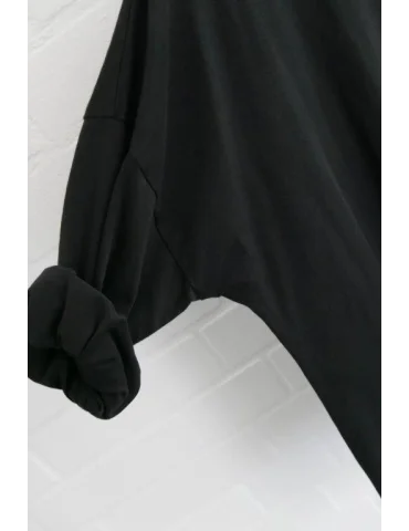 Nahaufnahme Ärmel des schwarzen Shirts
