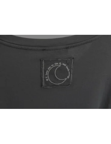 Nahaufnahme Patch des schwarzen Shirts