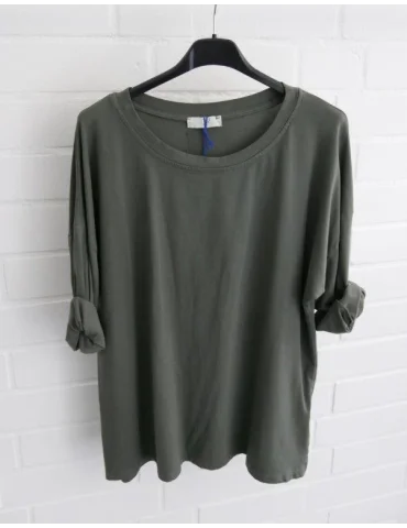 Olivgrünes Damen Oversize-Shirt mit Rundhalsausschnitt und hochgekrempelten Ärmeln