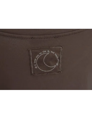 Nahaufnahme Patch des braunen Shirts