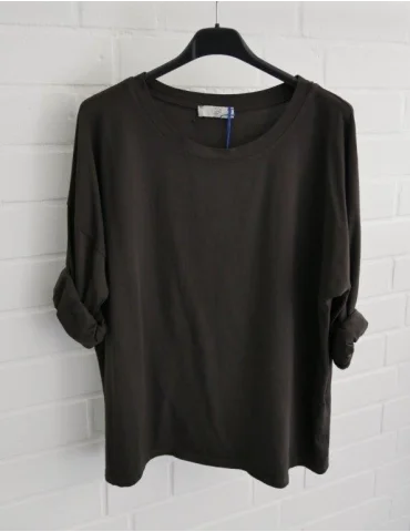 Braunes Damen Oversize-Shirt mit Rundhalsausschnitt und hochgekrempelten Ärmeln