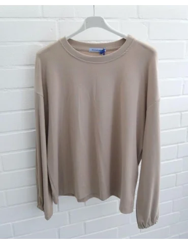 Beigefarbenes Oversize-Longsleeve für Damen mit Ballonärmeln und Bündchen auf Bügel