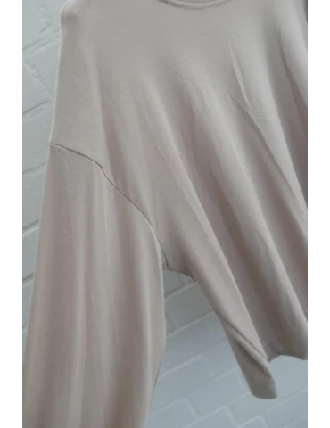 Nahaufnahme Ärmel des beigen Longsleeves