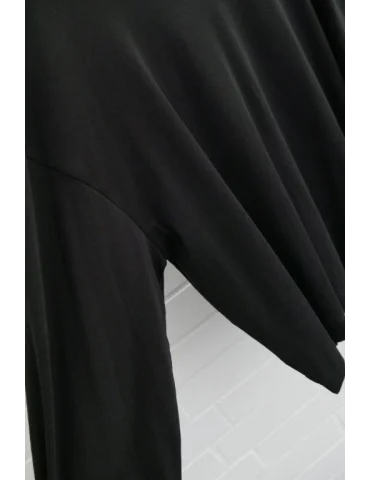 Nahaufnahme Ärmel des schwarzen Longsleeves