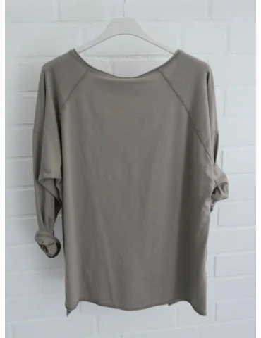 Rückansicht Schlammfarbenes Langarmshirt mit lockerem Schnitt und tiefem V-Ausschnitt