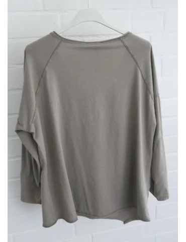 Schlammfarbenes Langarmshirt mit lockerem Schnitt und tiefem V-Ausschnitt von hinten