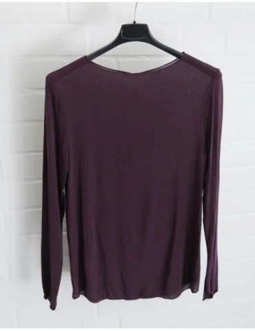 Auberginefarbenes Damen-Langarmshirt aus Modal und Kaschmir mit feiner Transparenz auf Bügel