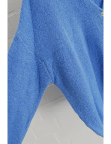 Nahaufnahme Ärmel der royalblauen Damen Strickjacke