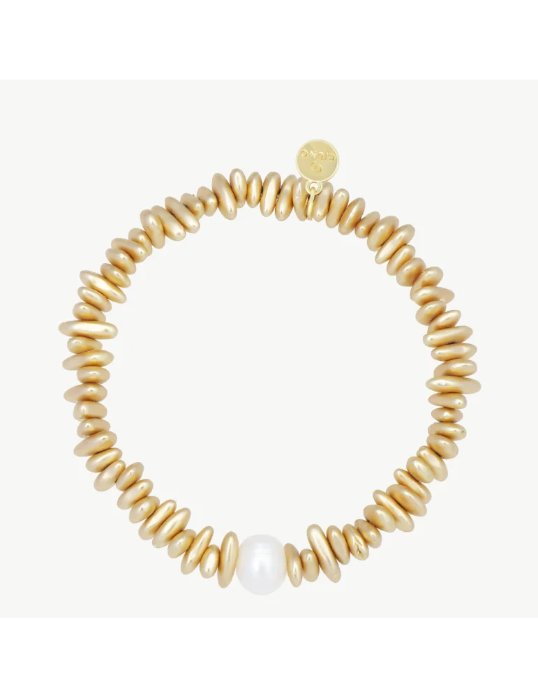 Armband mit matt goldfarbenen kleinen Steinen und einer weißen Perle