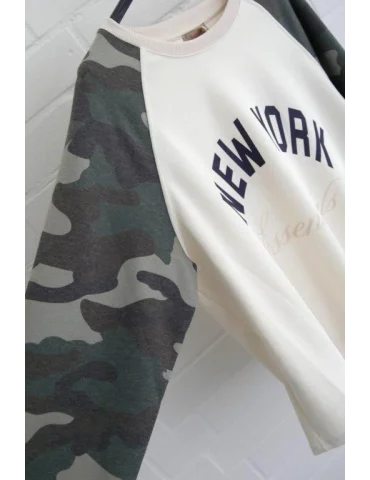 Nahaufnahme Ärmel der leichten Sweatshirts mit Brustaufdruck