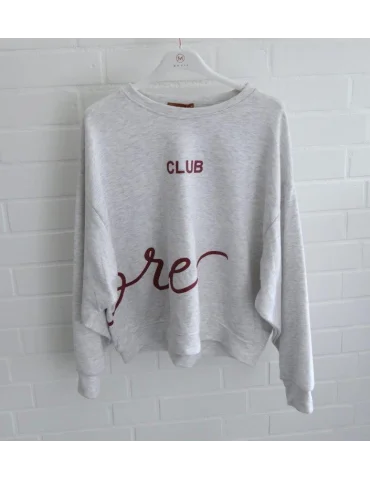 Hellgrau meliertes Oversize Sweatshirt für Damen mit weinrotem Print vorne und hinten am Bügel